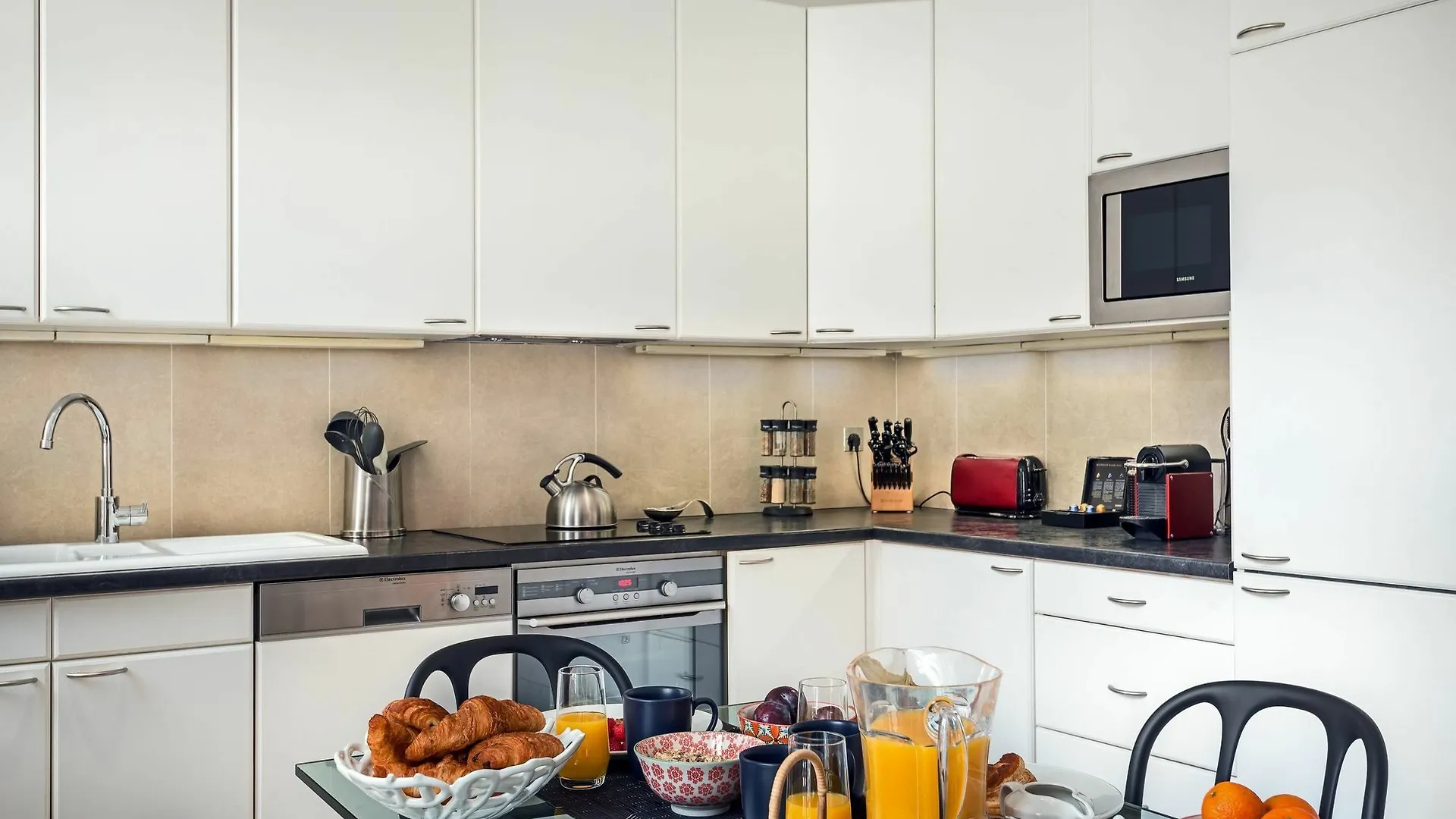 Rue Honore Chevalier - Two Bedroom