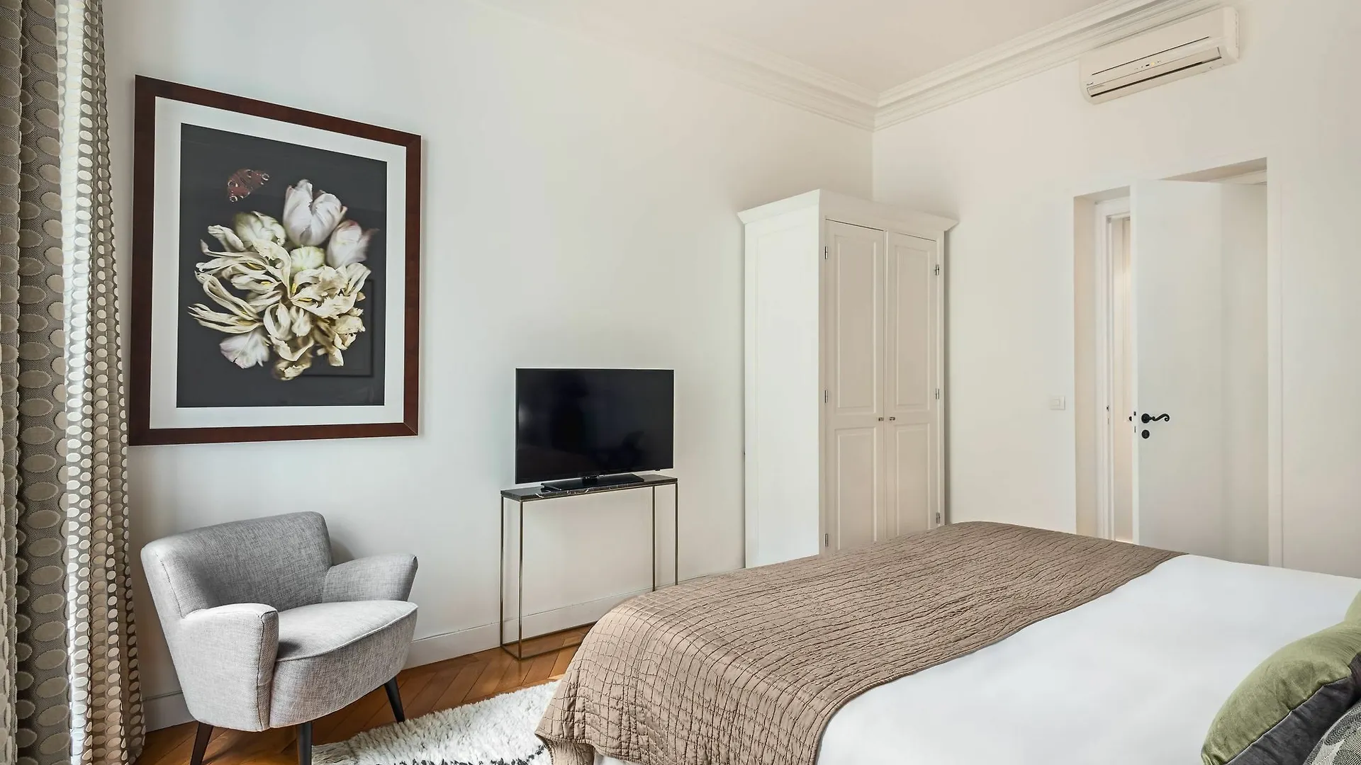 Rue Honore Chevalier - Two Bedroom