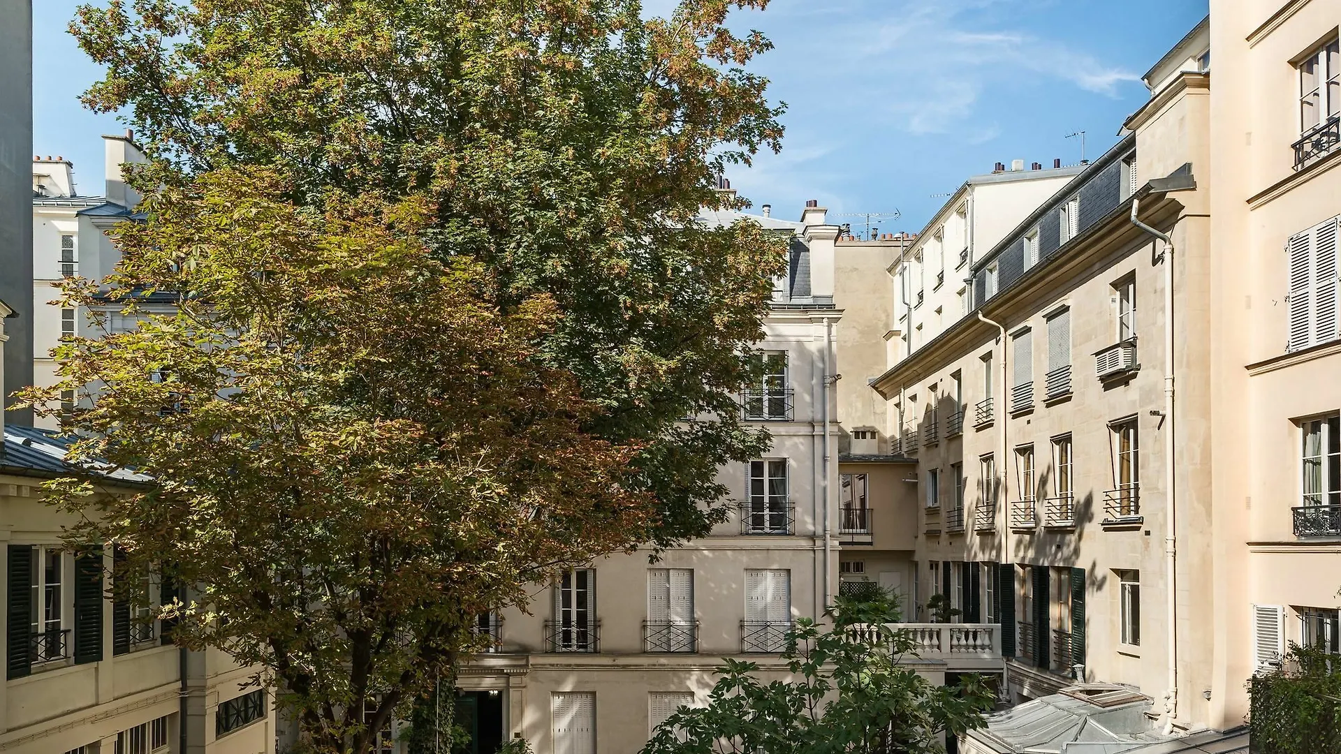 Rue Honore Chevalier - Two Bedroom Apartment *
