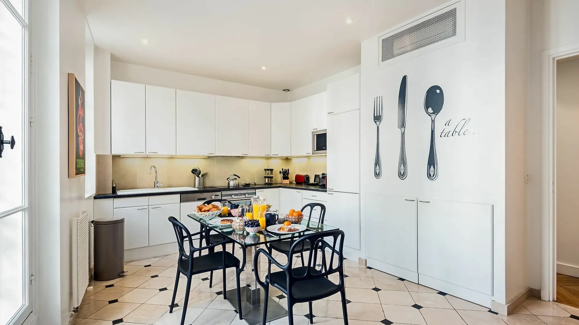 Rue Honore Chevalier - Two Bedroom Apartamento *